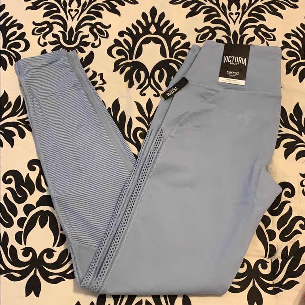 NWT Victoria Sport Legging